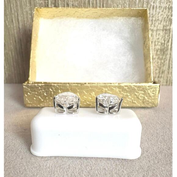 10ct. Heart Shaped Moissanite in PLATINUM filled 925 Silver - Picture 3 of 9